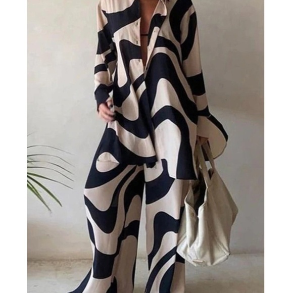 Q2 Black and White Abstract Pant Set Small - Picture 1 of 2